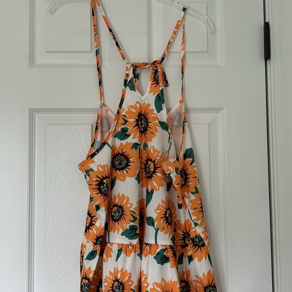 🌻SHEIN Like New Sunflower Flowy Tank Top🌻 - Picture 8 of 8